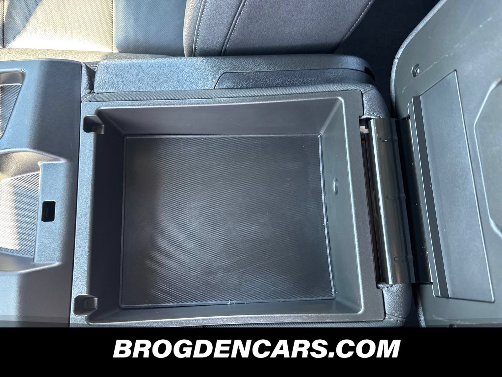 Used 2026 GMC Sierra 1500 SLT AWD/4WD image 10