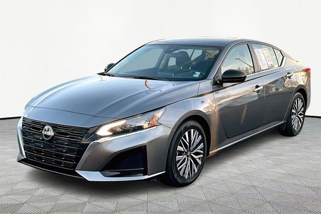 Used 2024 Nissan Altima 2.5 SV image 3