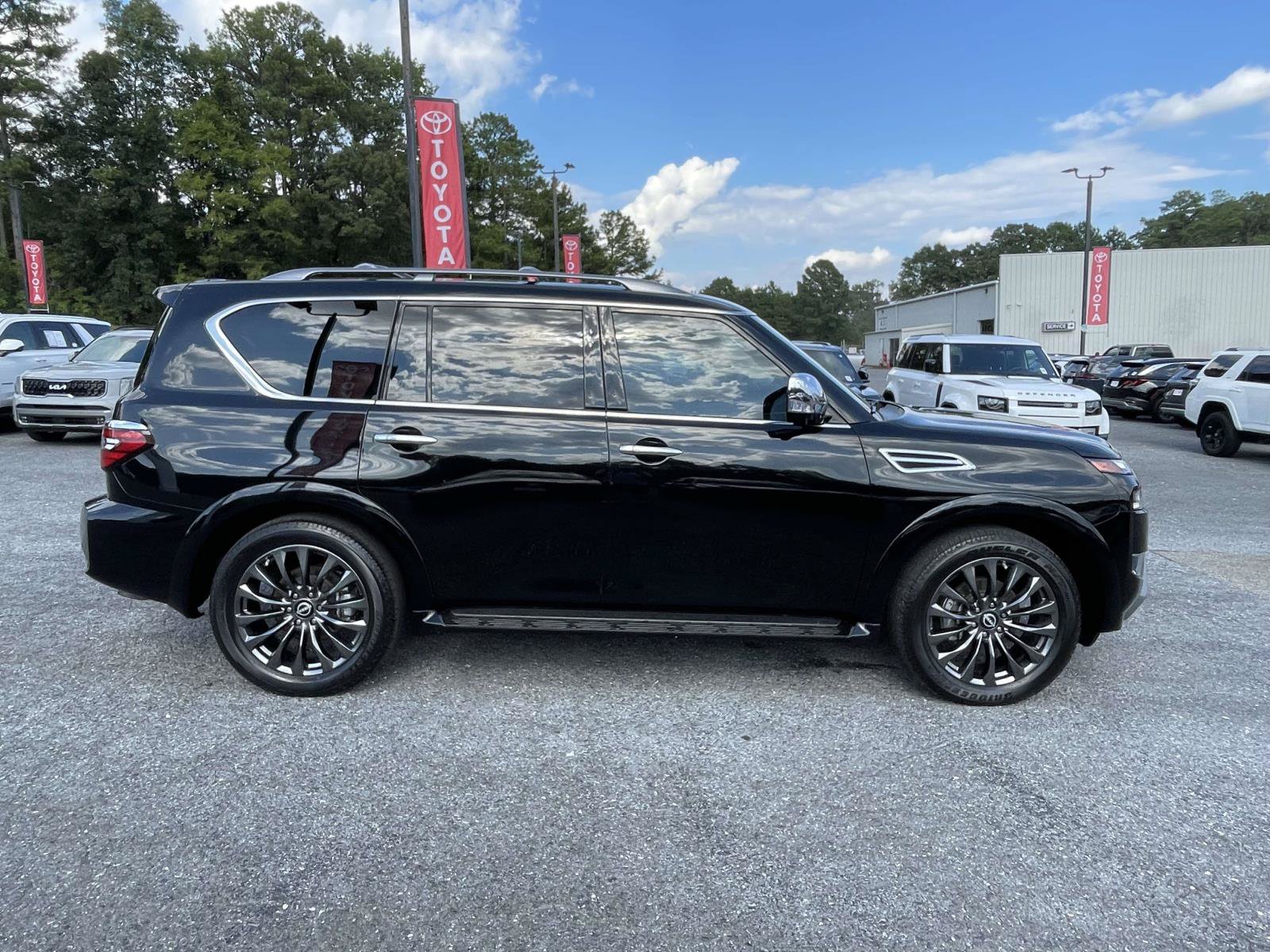 Used 2023 Nissan Armada Platinum w/ Captain's Chairs Package RWD image 2