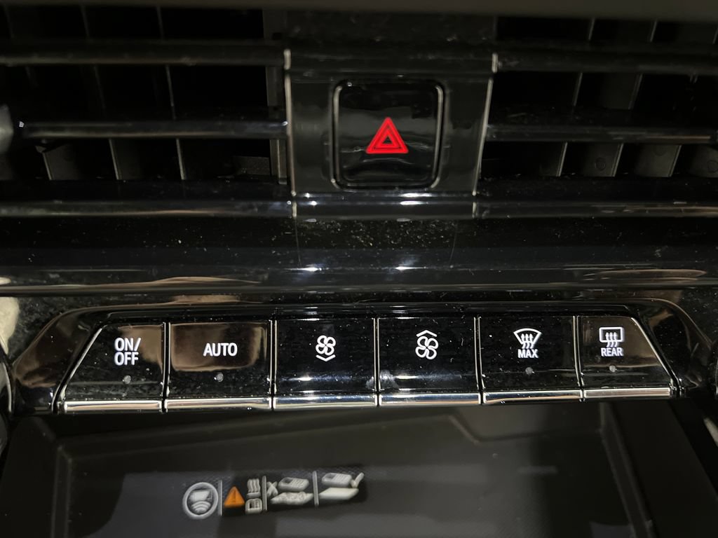 Used 2025 Chevrolet Suburban LT RWD image 51