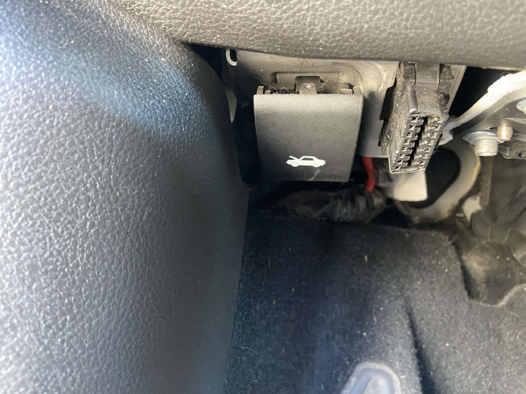 Used 2018 Jeep Renegade Altitude w/ Advanced Technology Group FWD image 33