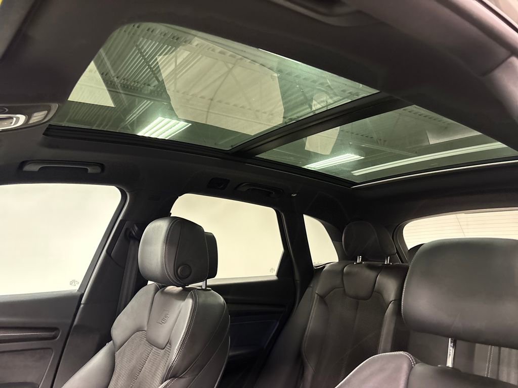 Used 2020 Audi SQ5 Premium Plus w/ Premium Plus Package image 19