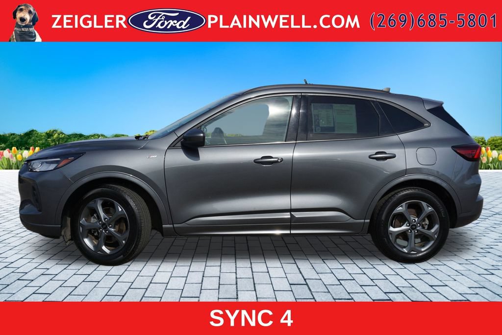 Used 2023 Ford Escape ST-Line Select AWD/4WD image 2
