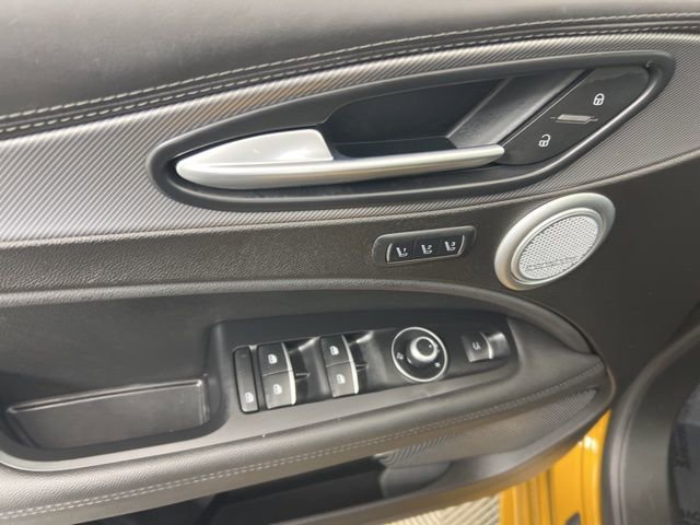 Used 2022 Alfa Romeo Stelvio Veloce AWD/4WD image 13