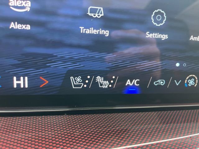 Certified 2025 Chevrolet Traverse RS w/ LPO, Floor Liner Package AWD/4WD image 28