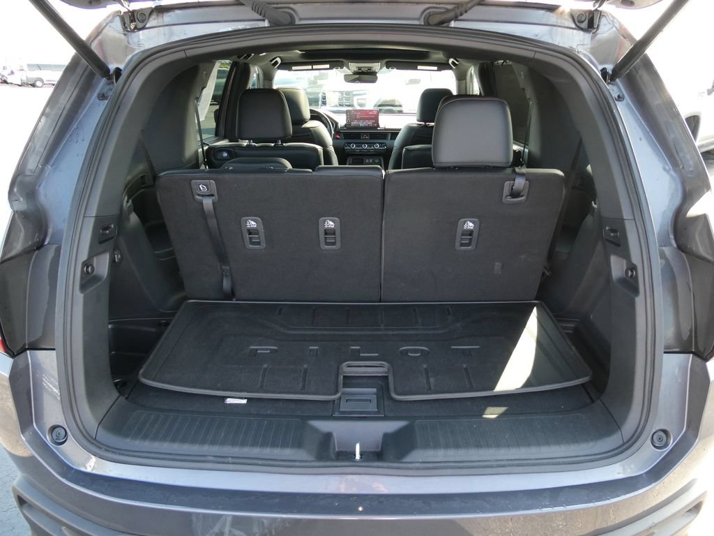 Used 2025 Honda Pilot Black Edition image 17