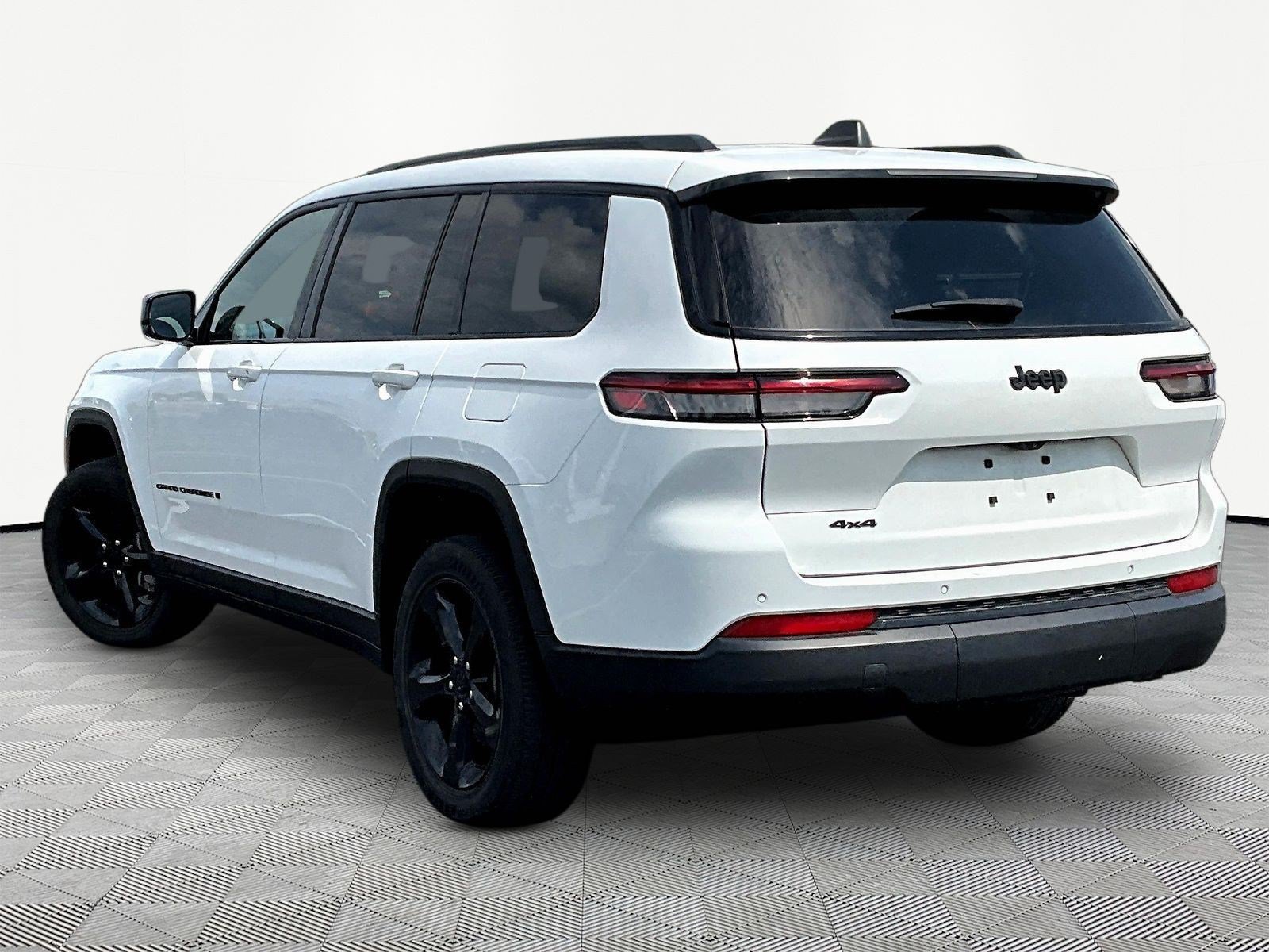 Used 2023 Jeep Grand Cherokee L Laredo AWD/4WD image 4