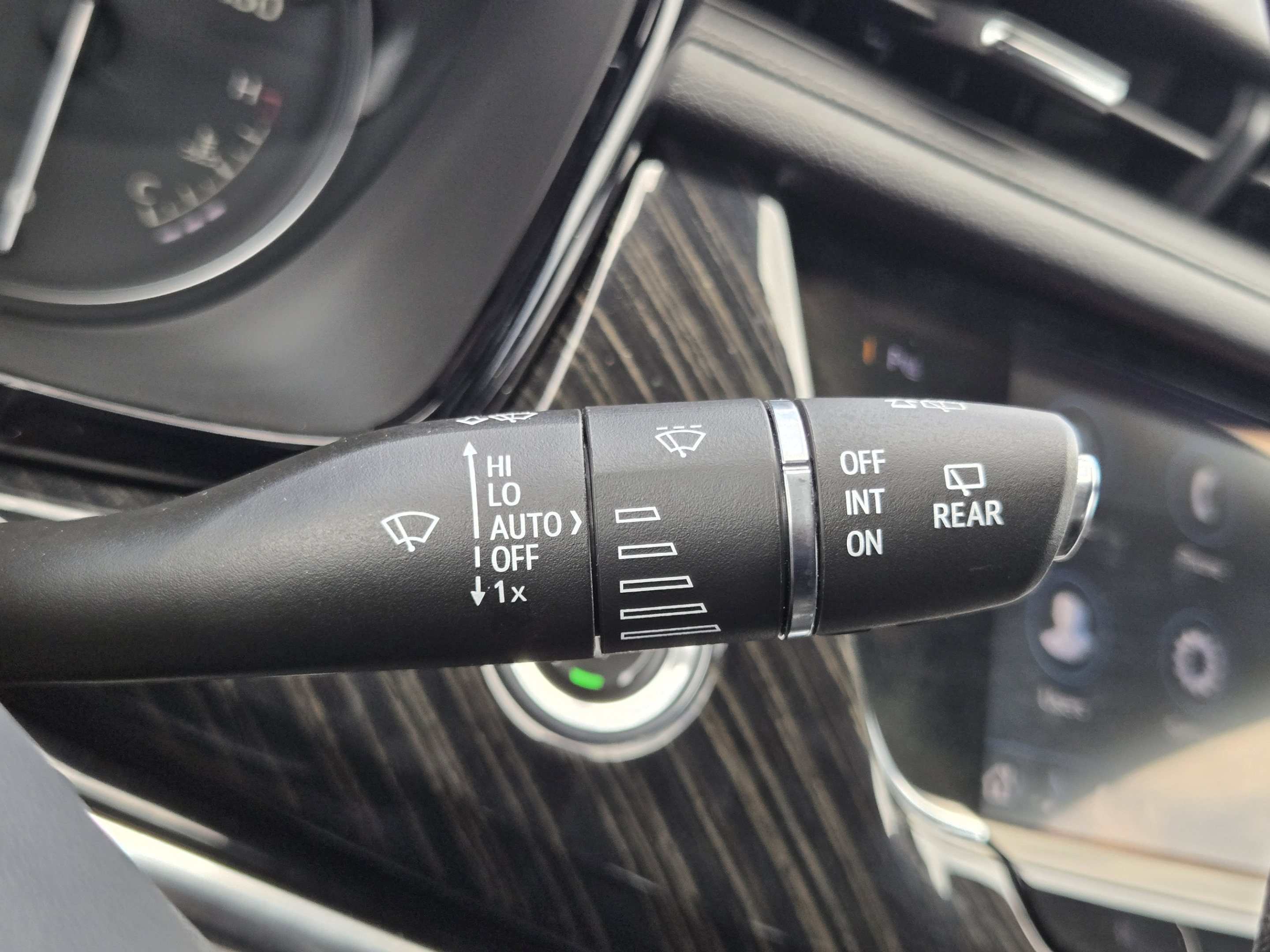 Used 2022 Cadillac XT6 Premium Luxury w/ Technology Package FWD image 17