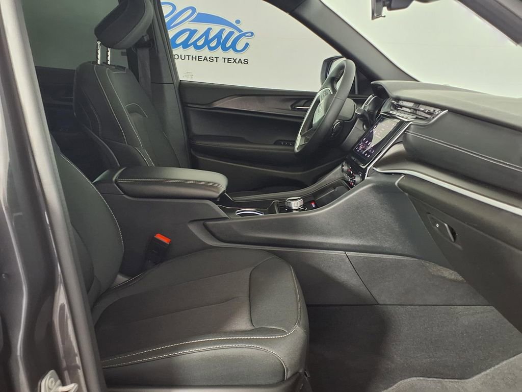 Used 2025 Jeep Grand Cherokee L Laredo w/ Trailer Tow Package image 10