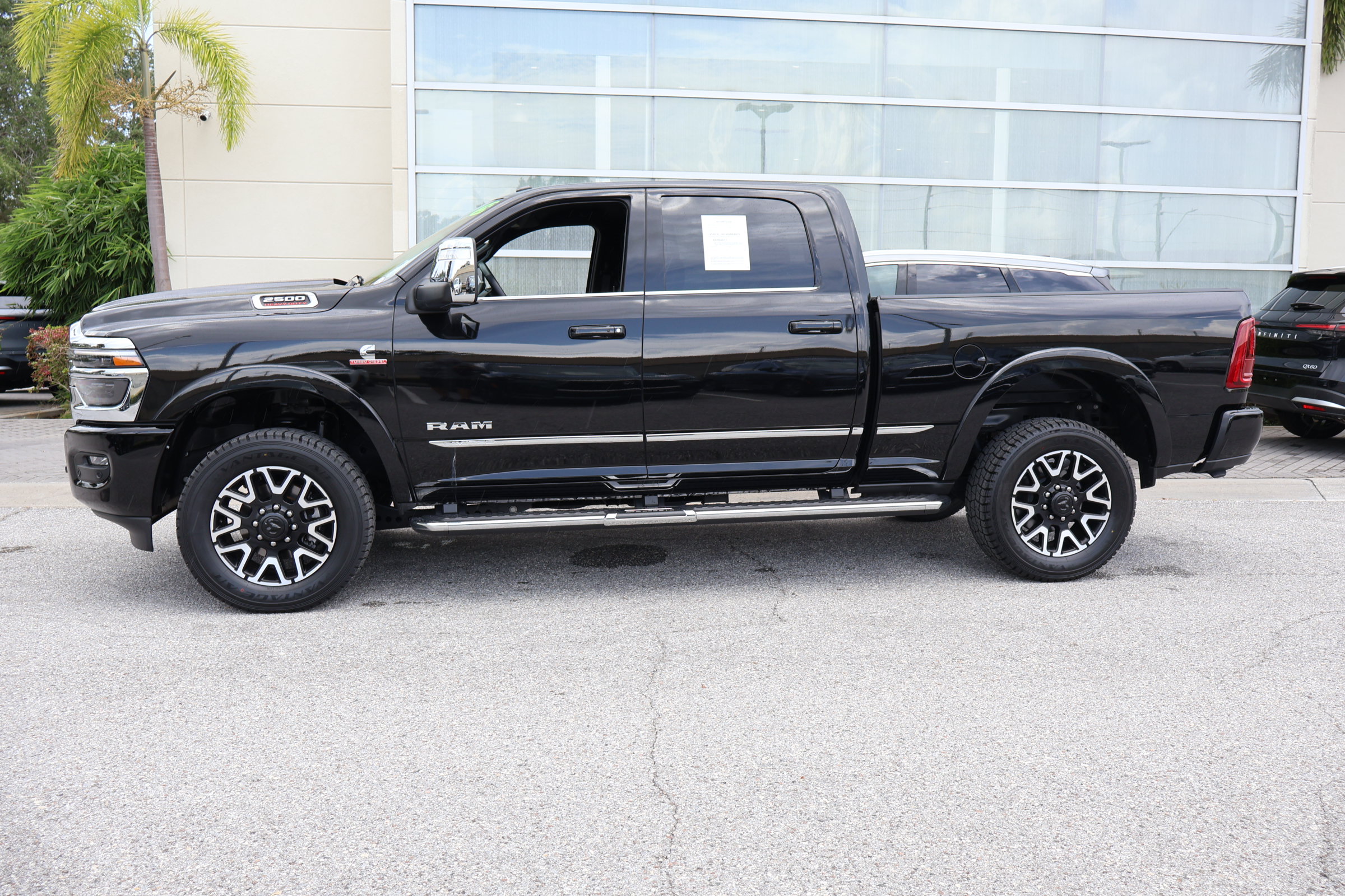 Used 2025 RAM 2500 Limited AWD/4WD image 5