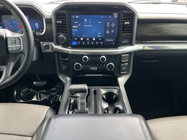 Used 2025 Ford F150 Lariat w/ Equipment Group 501A Mid AWD/4WD image 18