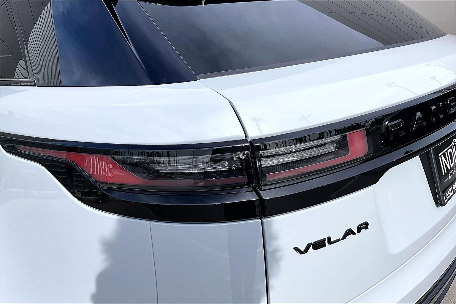 Certified 2025 Land Rover Range Rover Velar Dynamic SE image 29