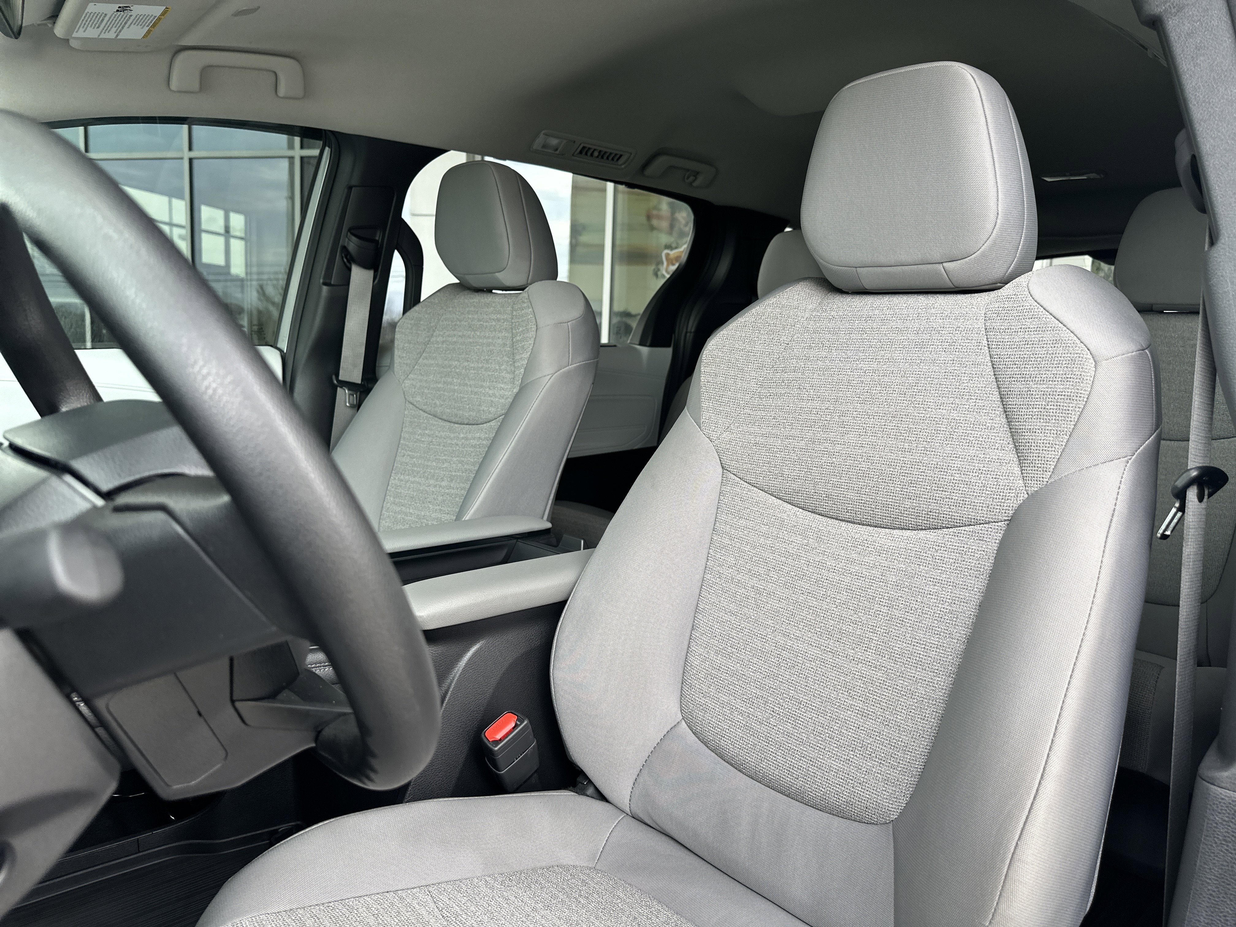 Used 2025 Toyota Sienna LE image 9