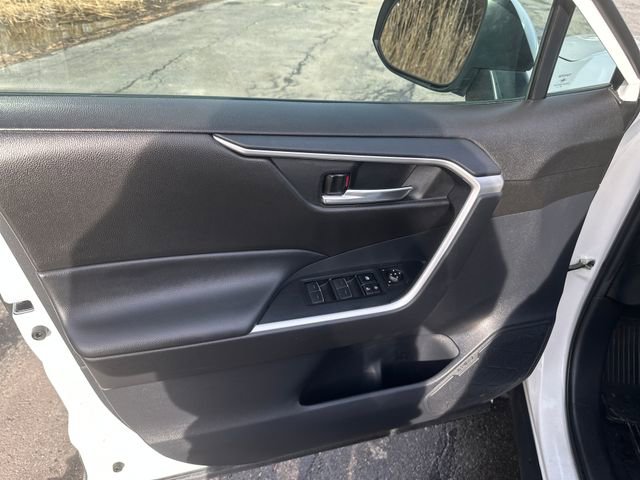 Used 2022 Toyota RAV4 XLE AWD/4WD image 10