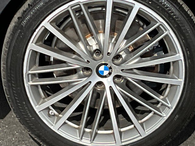 Used 2017 BMW 540i xDrive image 9