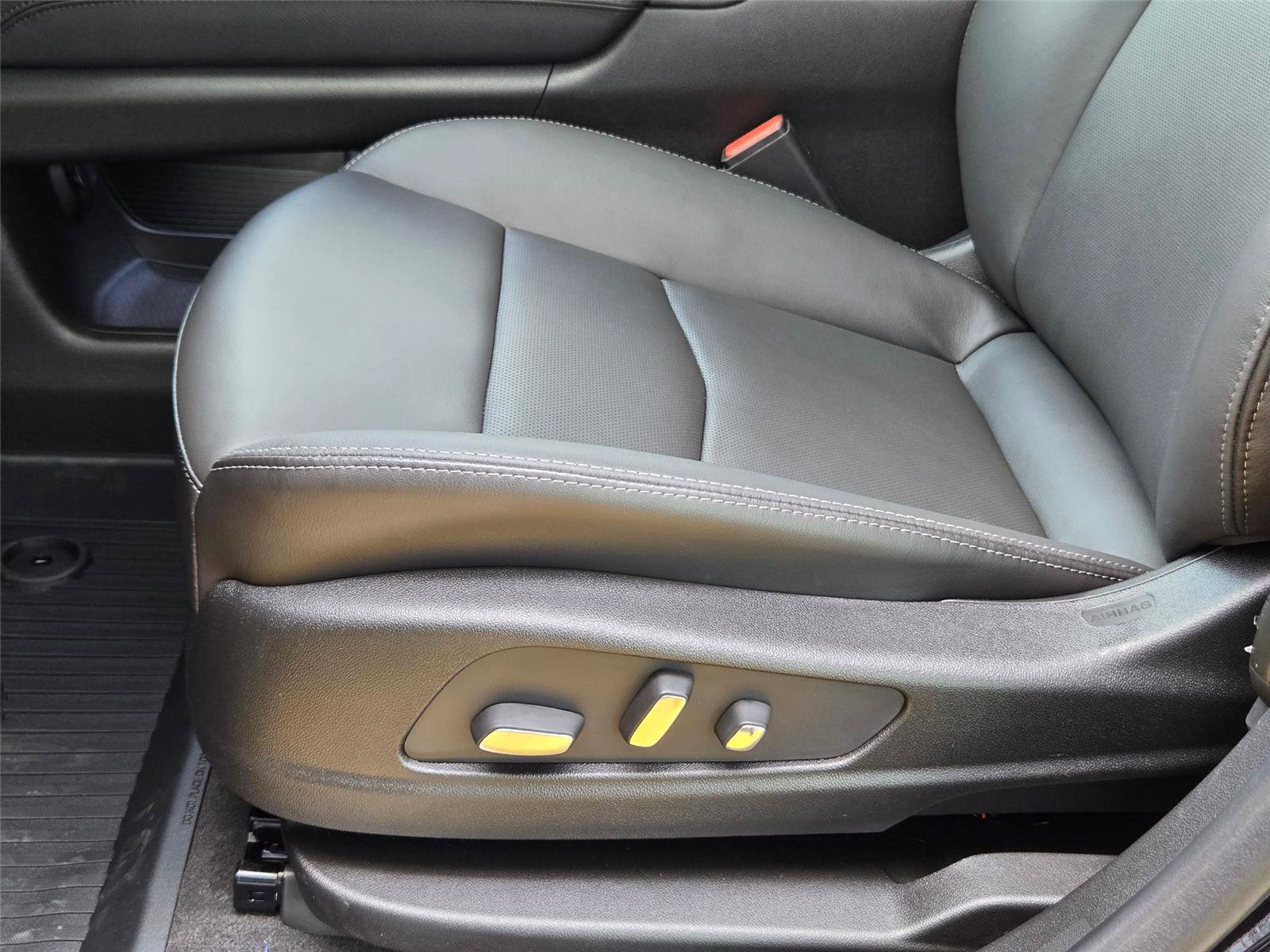 New 2026 Cadillac XT5 Sportv w/ LPO, Floor Liner Package AWD/4WD image 27