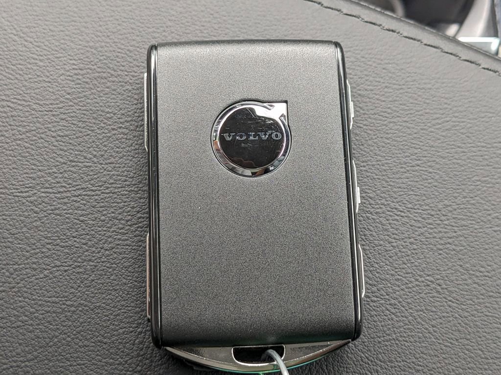 New 2025 Volvo XC60 B5 Plus w/ Protection Package Premier image 32