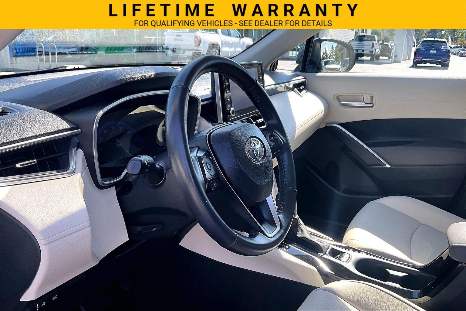 Used 2022 Toyota Corolla Cross XLE w/ Convenience Package AWD/4WD image 14