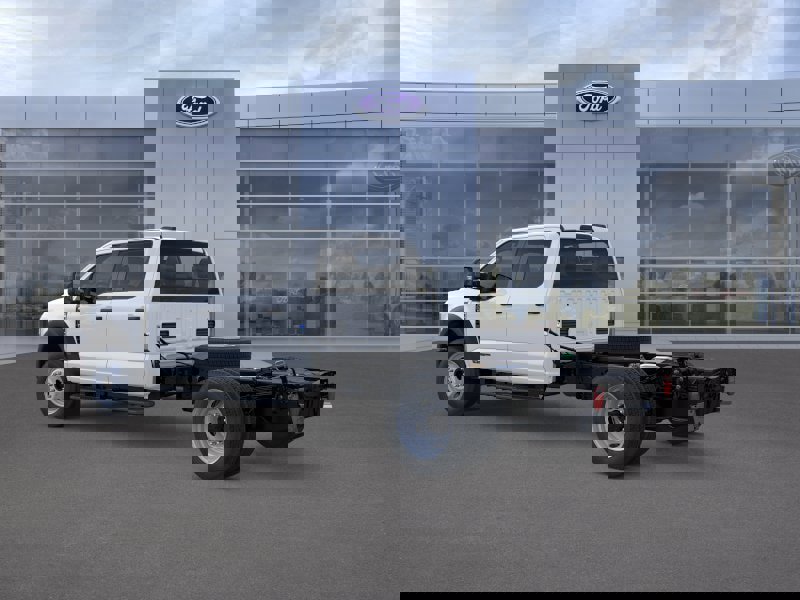 New 2026 Ford F550 4x4 Crew Cab image 4