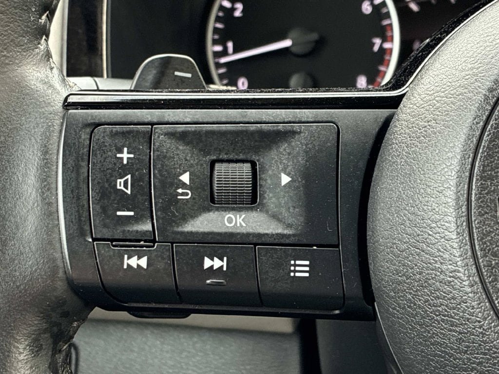 Used 2023 Nissan Pathfinder SL AWD/4WD image 26