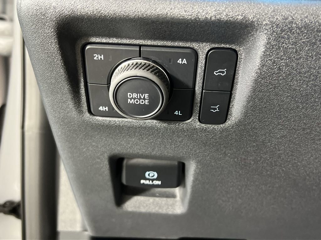 Used 2025 Ford Expedition Platinum image 19