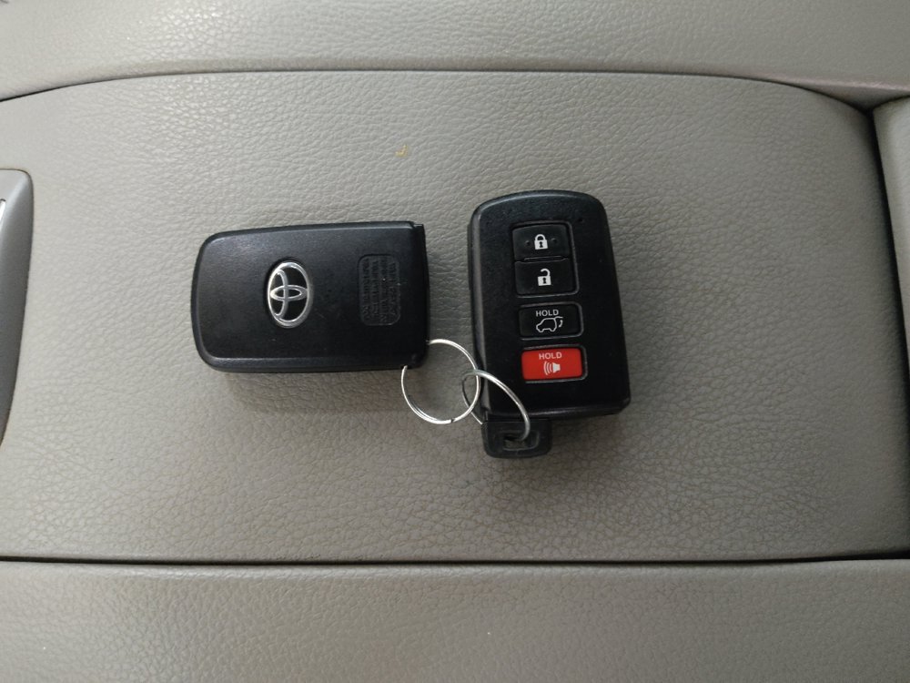 Used 2019 Toyota Highlander XLE FWD image 32