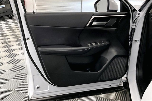 Used 2023 Mitsubishi Outlander Ralliart image 16