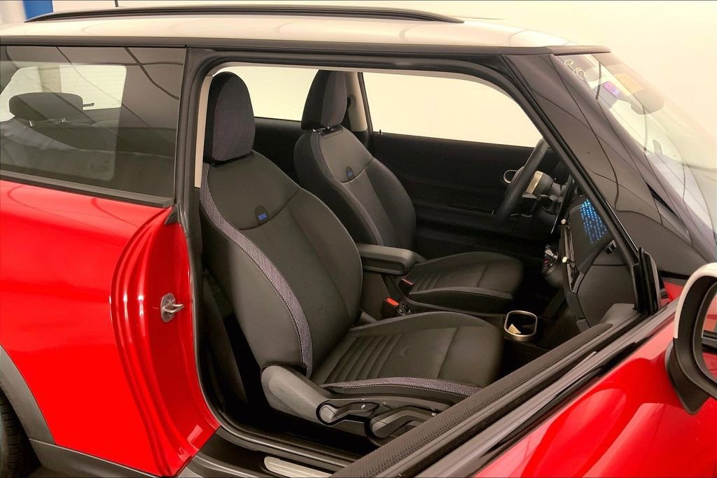 Certified 2025 MINI Cooper S image 6