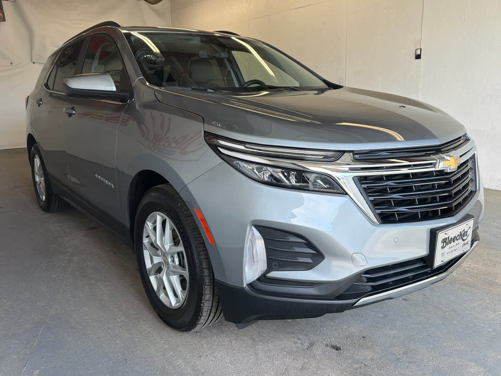 Used 2024 Chevrolet Equinox LT w/ LPO, Floor Liner Package FWD image 4