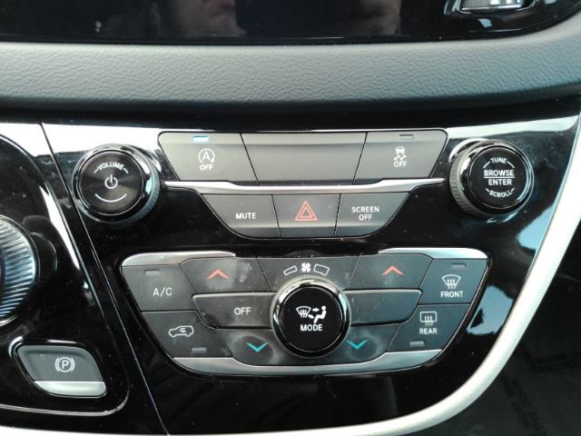 Used 2023 Chrysler Voyager LX image 46