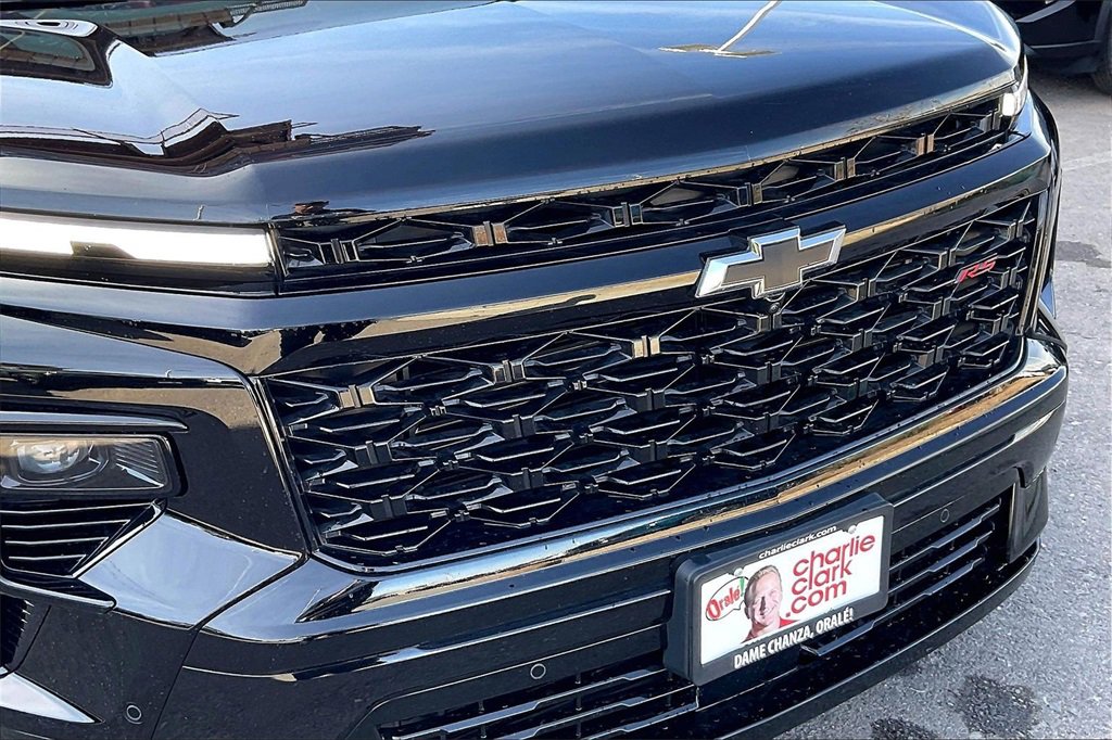 Used 2024 Chevrolet Traverse RS image 29