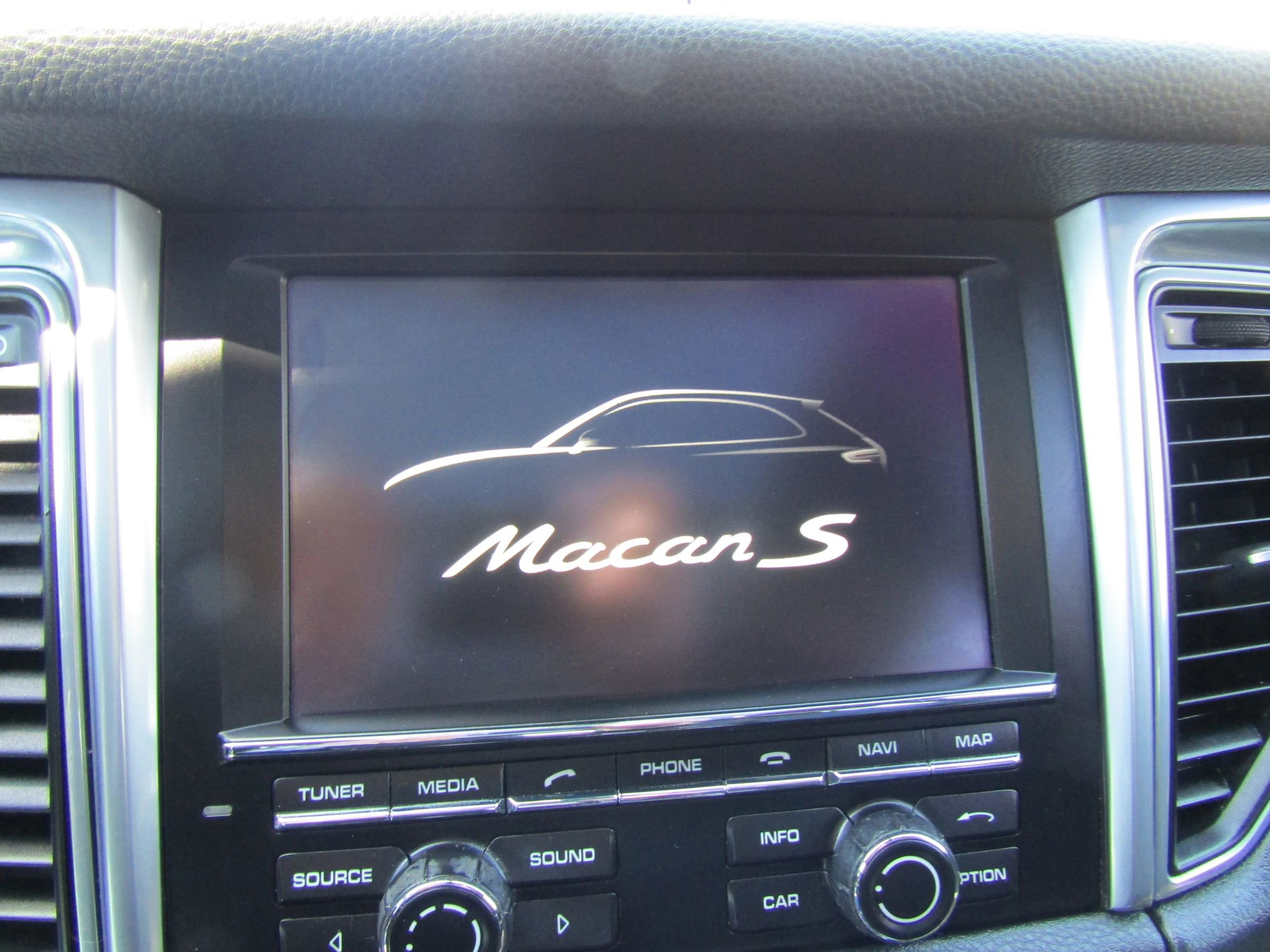 Used 2015 Porsche Macan S w/ Premium Package Plus image 27