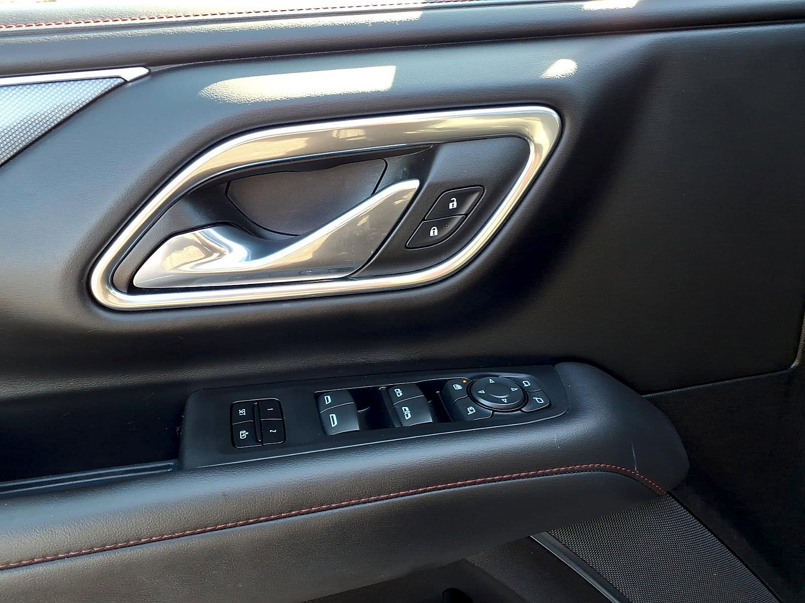 Certified 2023 Chevrolet Suburban RST w/ Luxury Package image 11