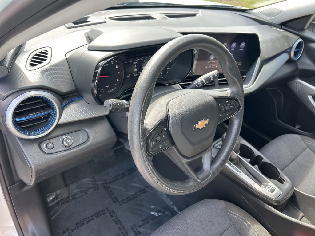 Used 2024 Chevrolet Trax LS w/ Driver Confidence Package image 19