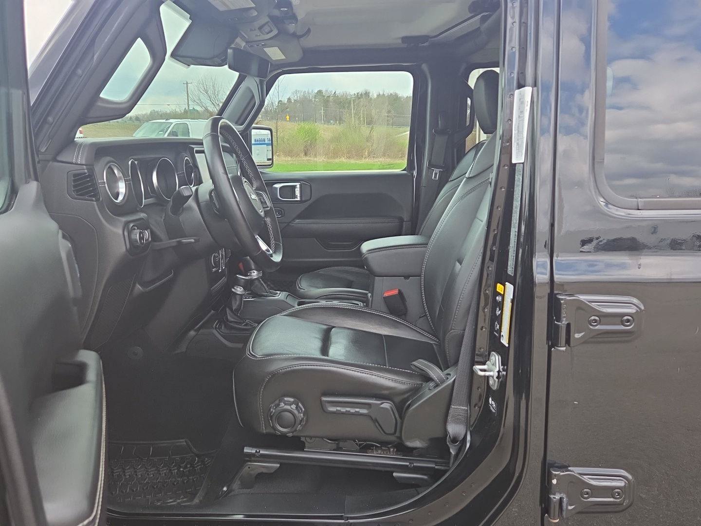 Used 2021 Jeep Gladiator Overland w/ Uconnect 4C Nav & Sound Group AWD/4WD image 17