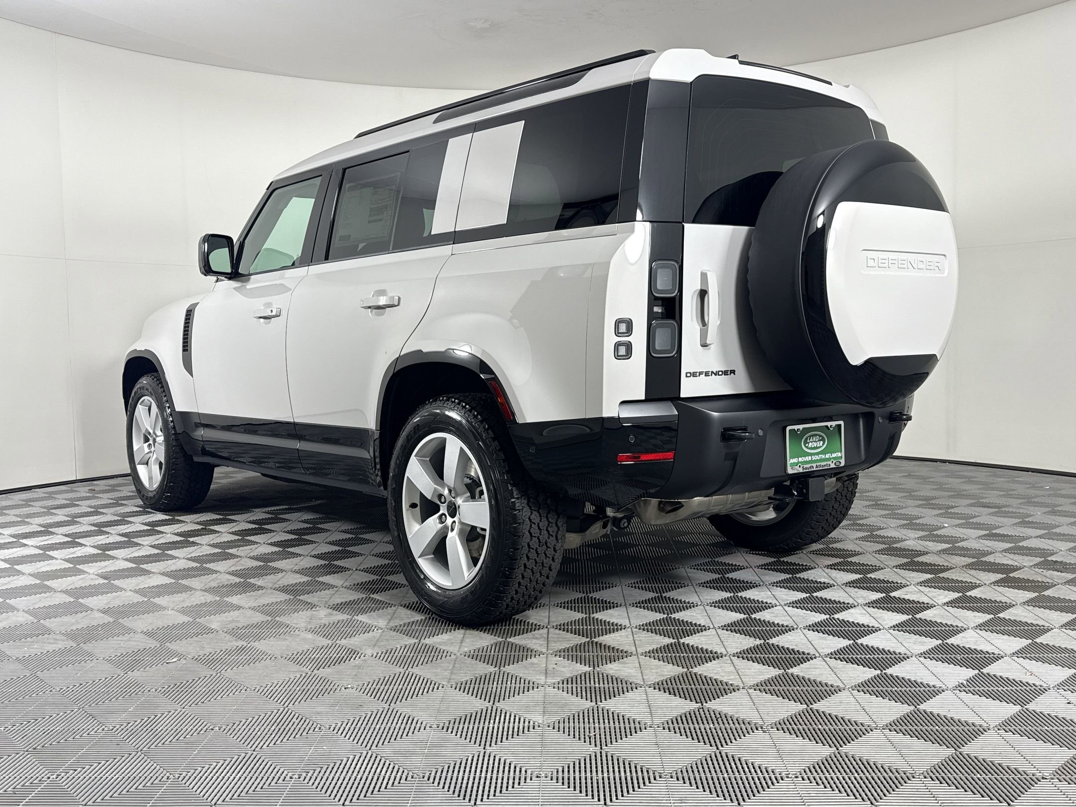 New 2026 Land Rover Defender 110 X-Dynamic SE AWD/4WD image 3