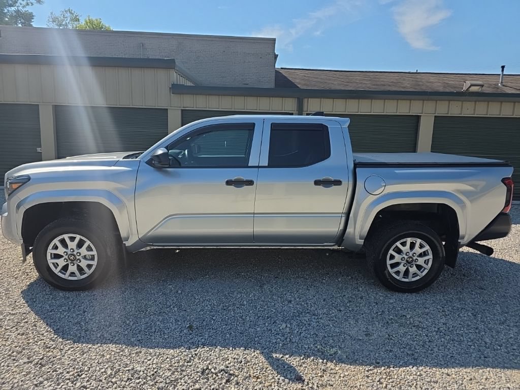 Certified 2024 Toyota Tacoma SR AWD/4WD image 3