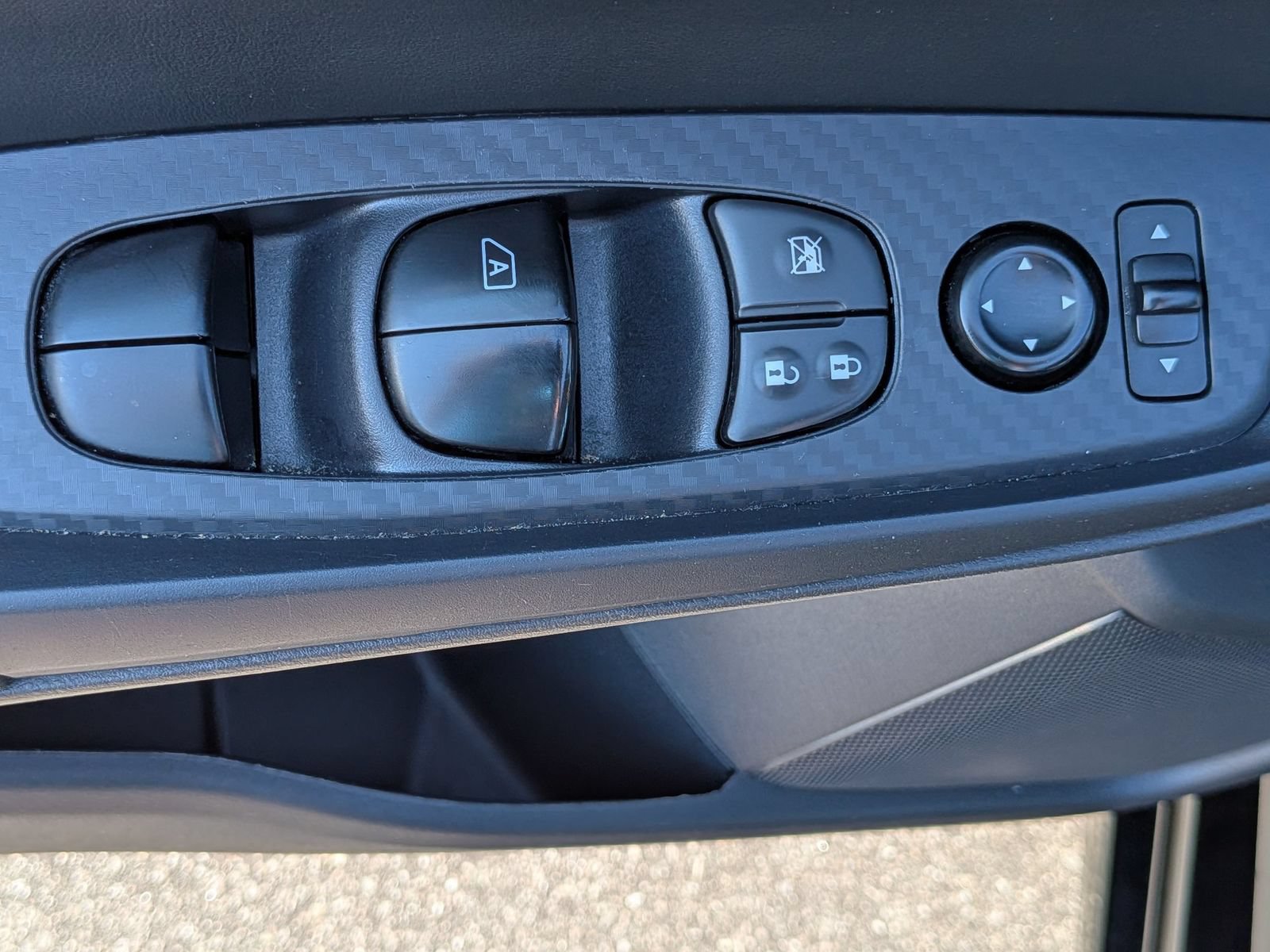 Used 2024 Nissan Sentra SV FWD image 14