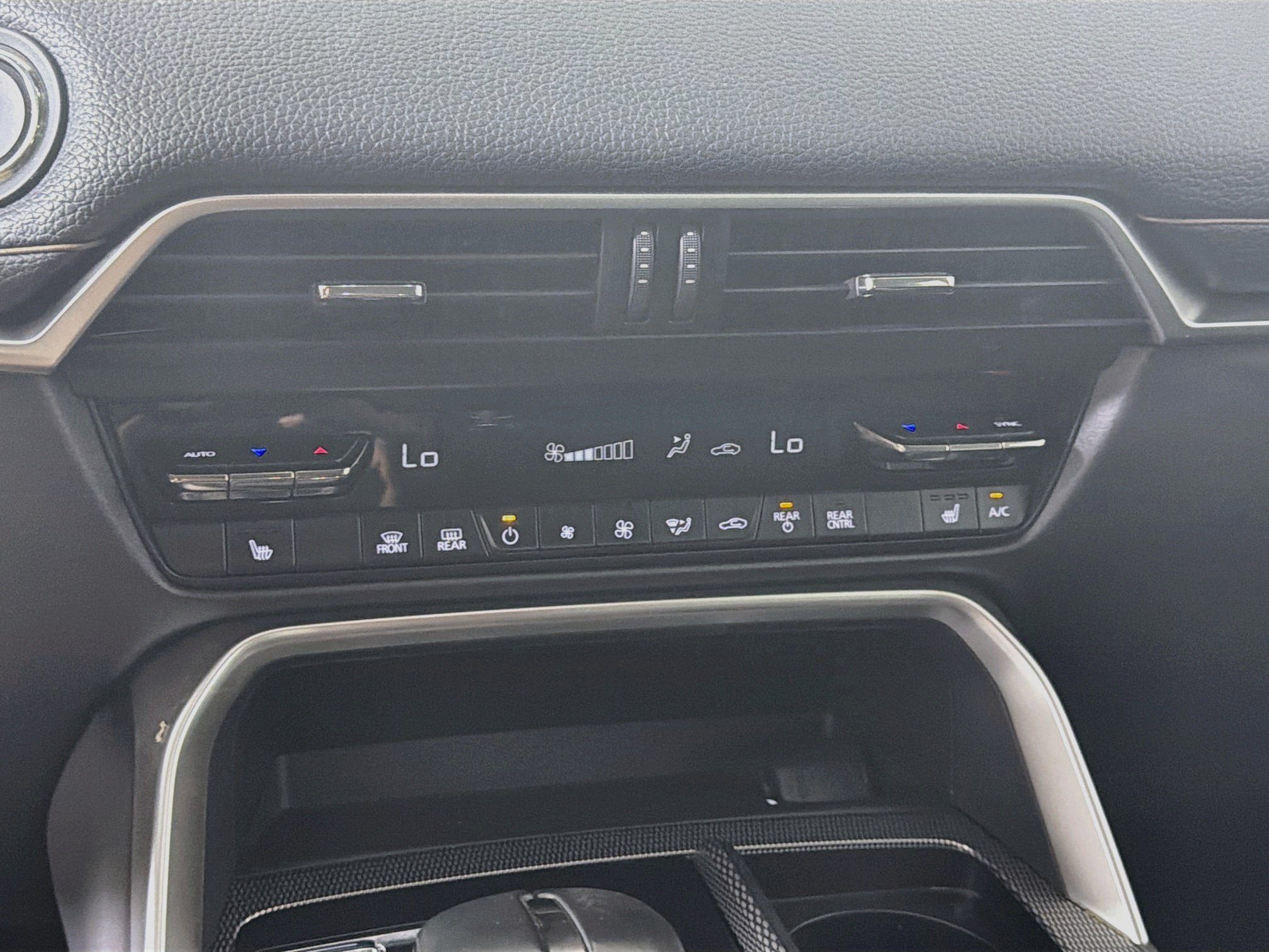Used 2024 MAZDA CX-90 Plug-In Hybrid w/ Premium Pkg AWD/4WD image 23