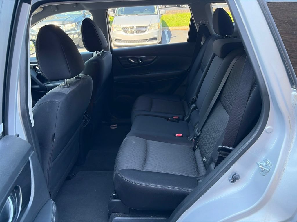 Used 2017 Nissan Rogue AWD image 23