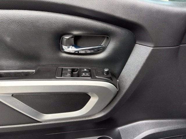 Used 2018 Nissan Titan SV AWD/4WD image 11