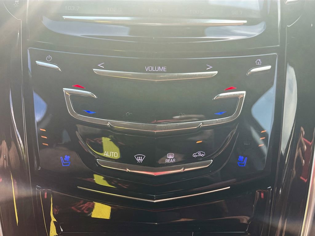 Used 2020 Cadillac Escalade Luxury w/ Escalade Sport Edition AWD/4WD image 21