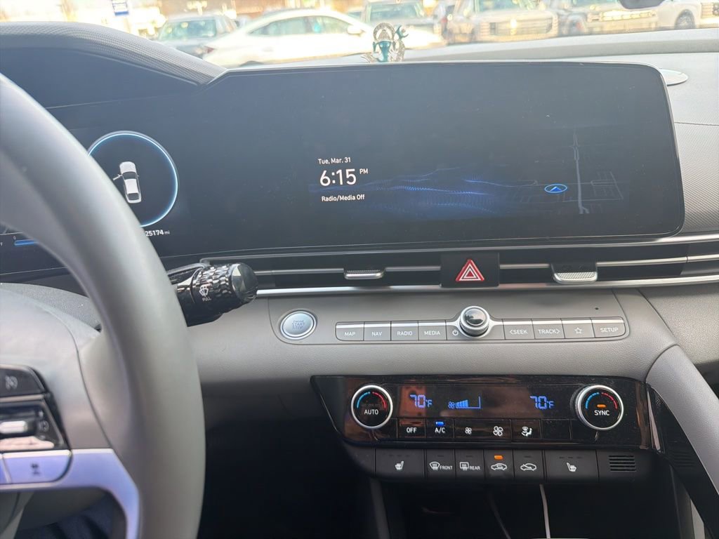 Used 2023 Hyundai Elantra SEL w/ Convenience Package image 11