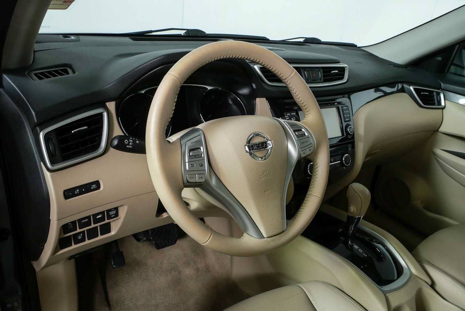 Used 2014 Nissan Rogue SL w/ SL Premium Package FWD image 4