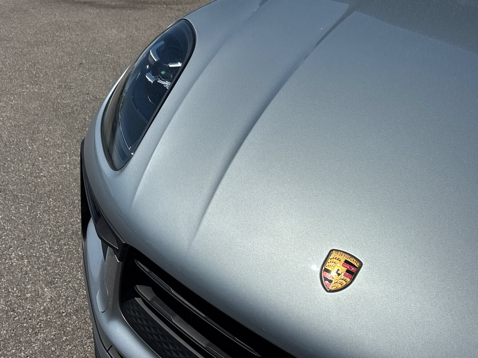 Used 2025 Porsche Macan AWD/4WD image 12