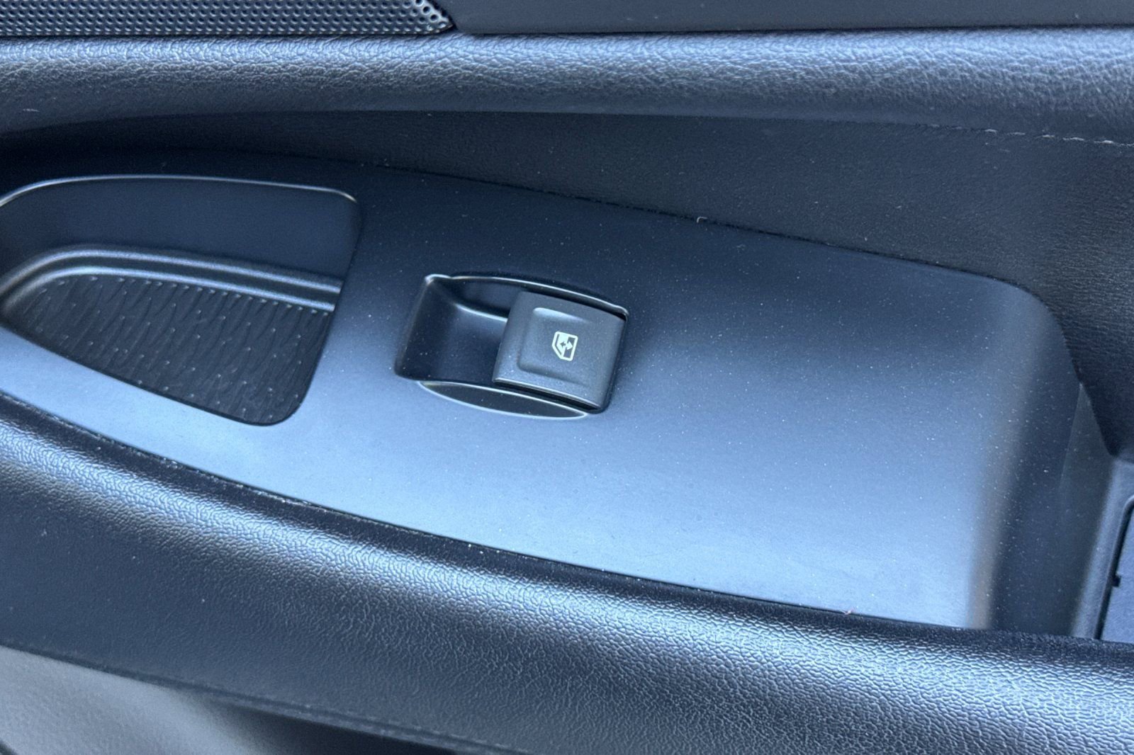 Used 2018 Cadillac Escalade ESV Premium Luxury image 24