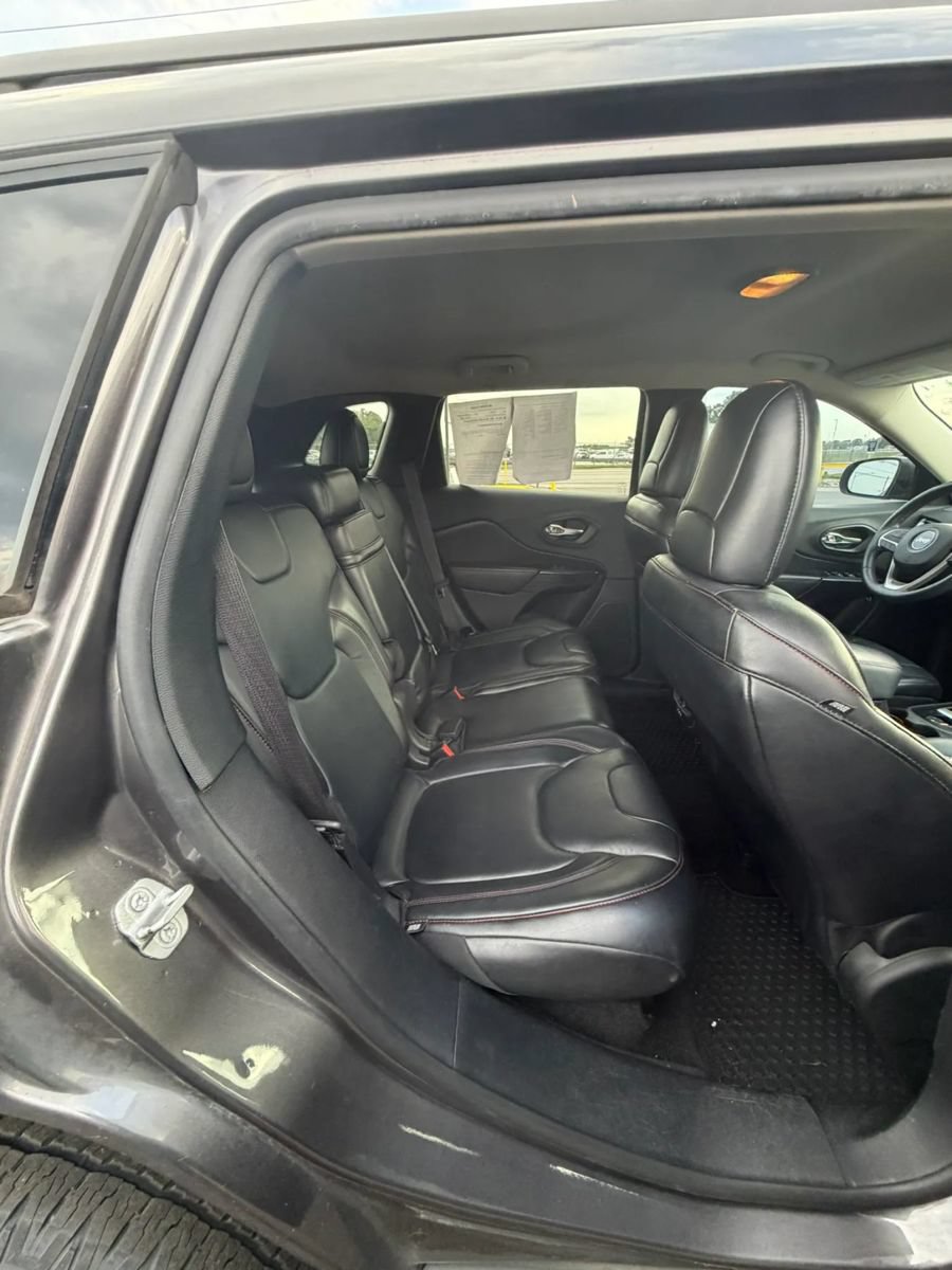 Used 2014 Jeep Cherokee Trailhawk w/ Leather Interior Group AWD/4WD image 11
