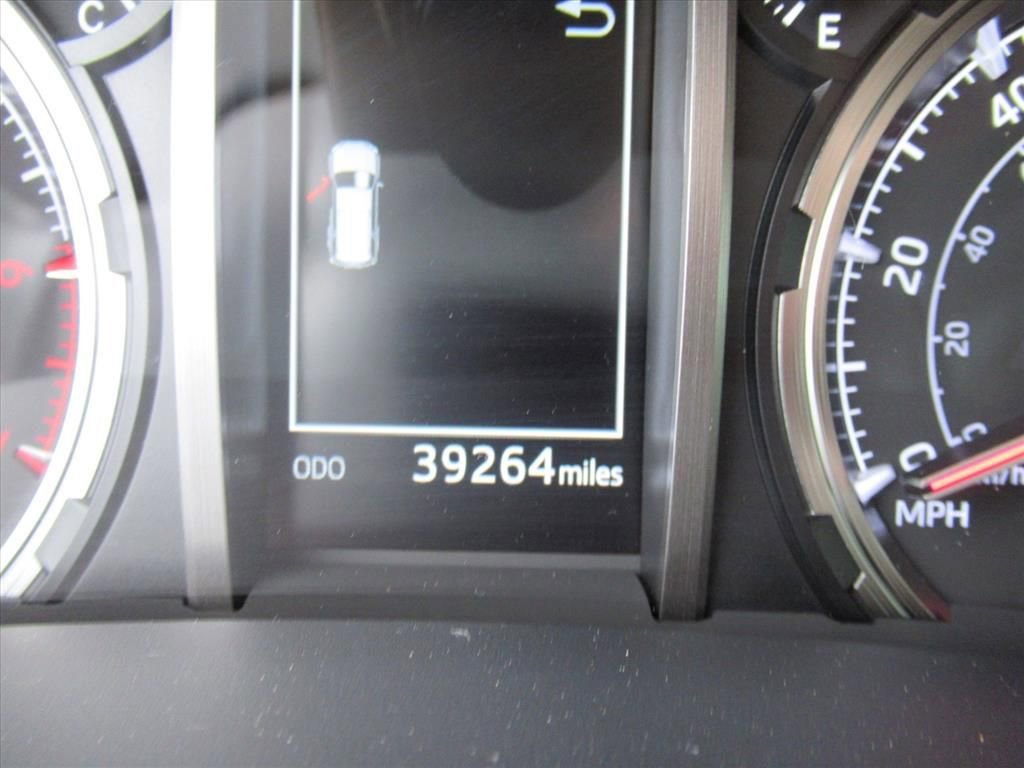 Used 2024 Toyota 4Runner Limited image 30