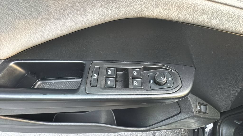 Used 2024 Volkswagen Taos SE AWD/4WD image 12