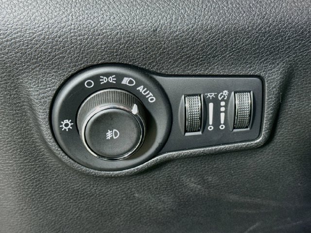 Used 2025 Jeep Compass Latitude AWD/4WD image 10